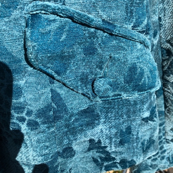 JEWEL TONED TEAL COLORED SCULPTURED VELVET JACKET - Picture 5 of 6